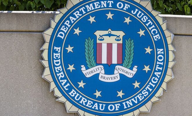 ФБР предупредило о росте мошенничества с использованием криптоматов и QR-кодов