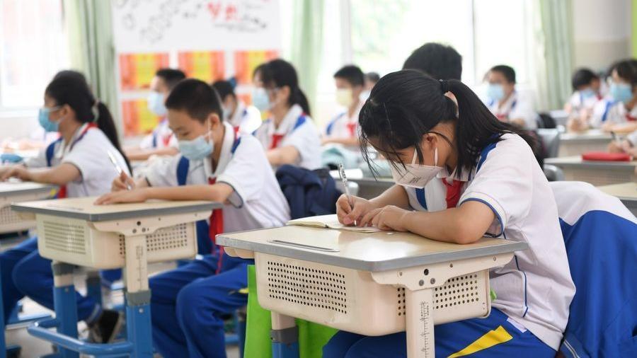 В Китае ученики средней школы протестируют платежи в цифровом юане